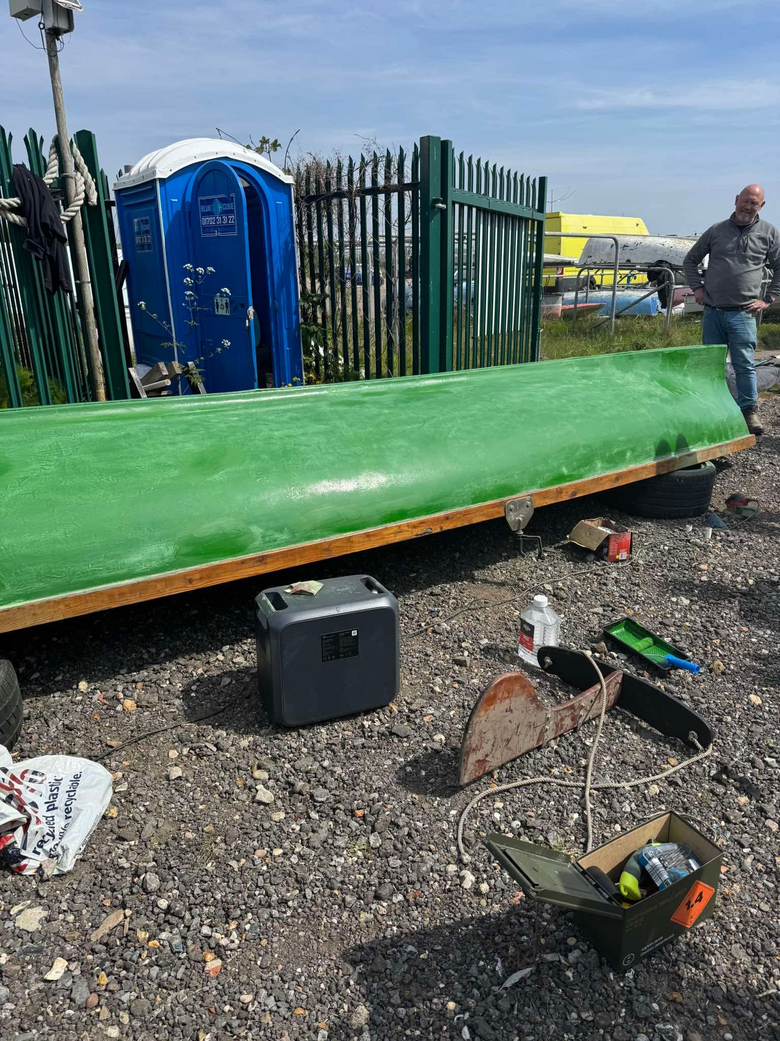 Side profile, green hull